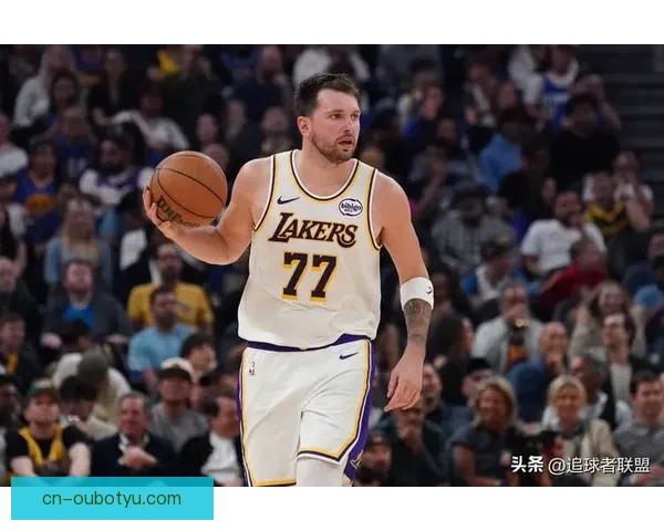 东契奇盛赞里夫斯二人组太无解